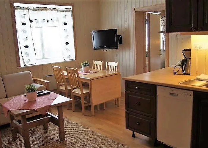 Torsetlia And 3* Uvdal