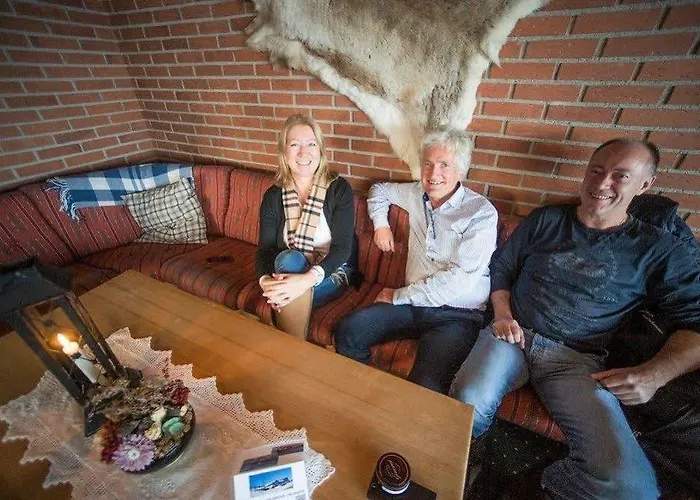 Torsetlia And 3* Uvdal